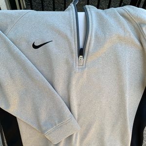Boys Nike long sleeve pullover
